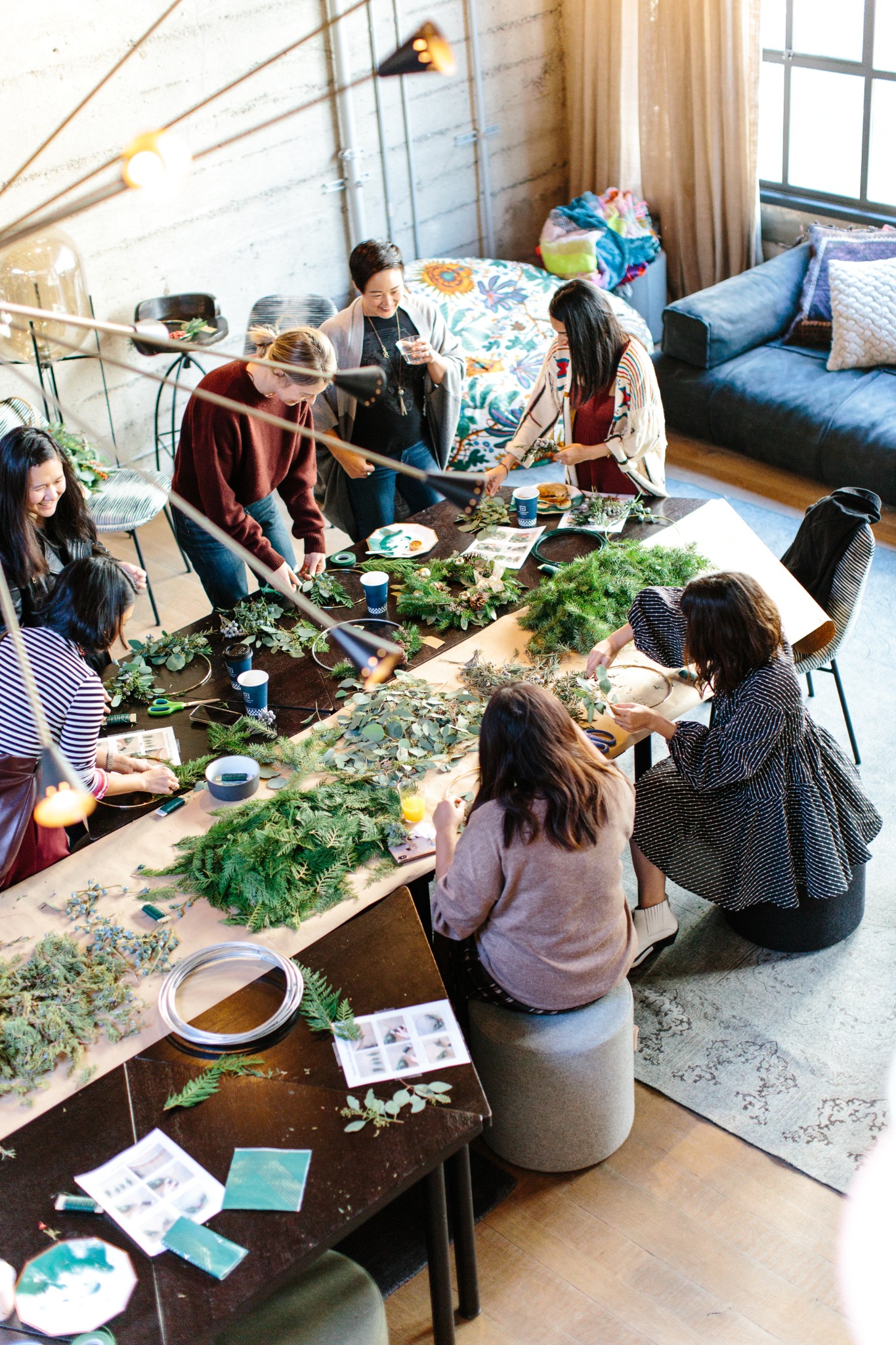 Équipe travaillant collectivement sur des enjeux environnementaux et RSE